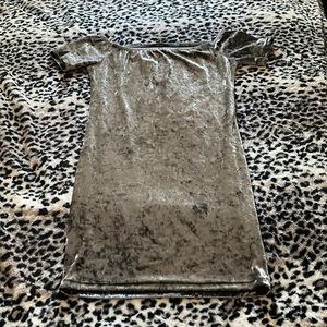 ⭐️5/$10⭐️Off shoulder Velvet dress